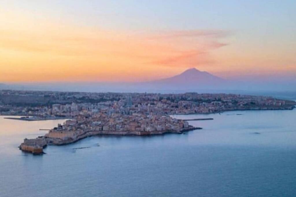 Sea-View Terrace & Bikes Moon Ortigia Holiday Home 锡拉库扎 外观 照片